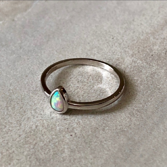 Dainty silver opal teardrop ring - Picture 3 of 6